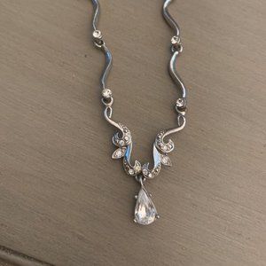 Vintage Style silver necklace with delicate detail